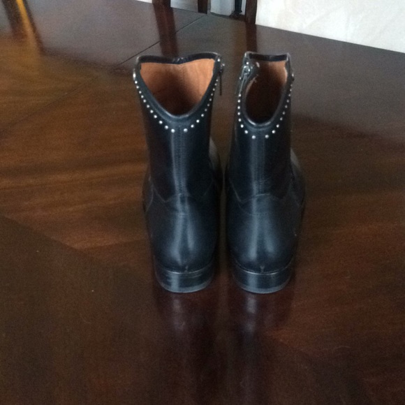 Frye black short boots with studs size 9 1/2 Excellent condition - Picture 4 of 7